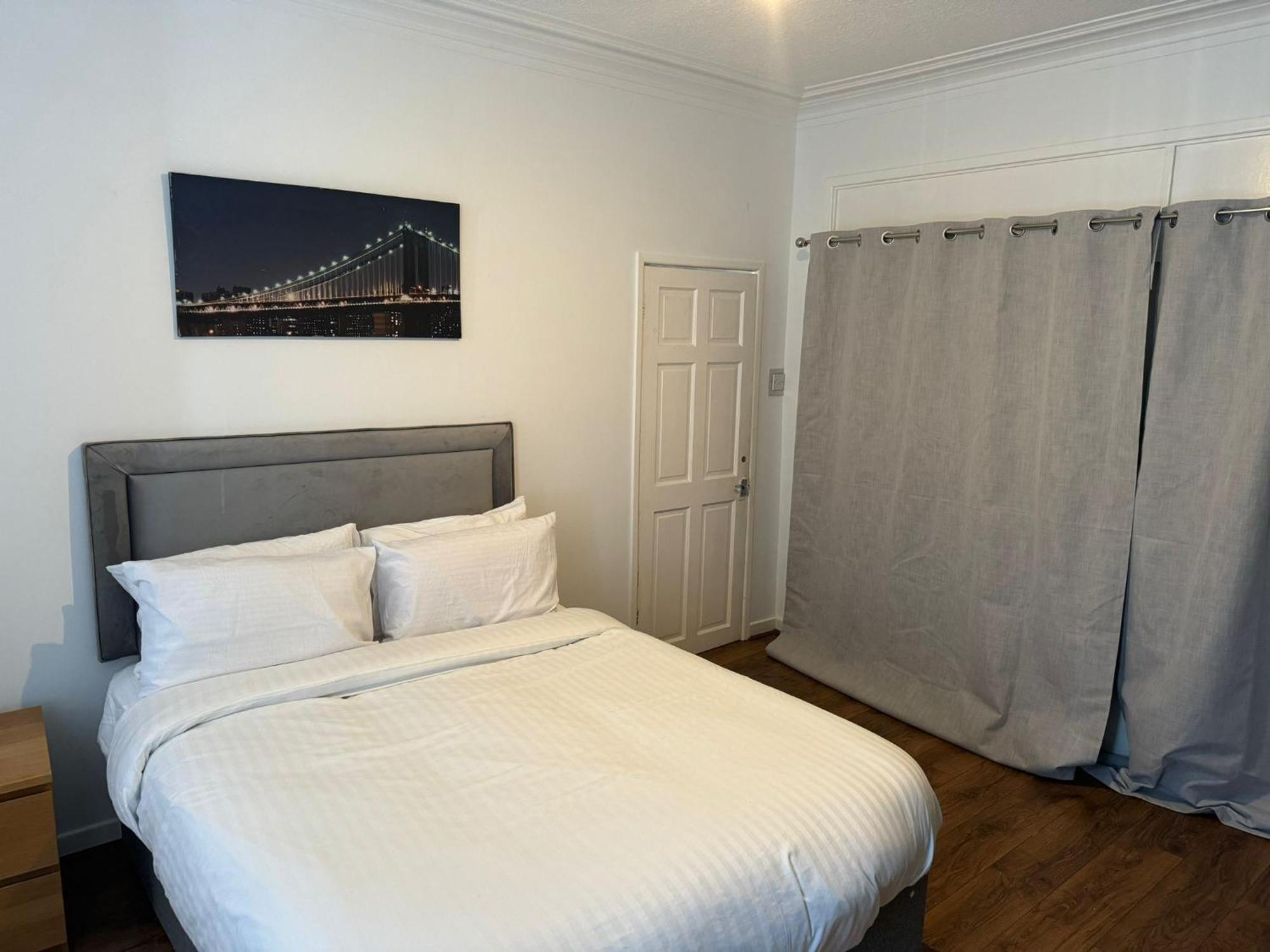 Poshval Hotel Манчестър Екстериор снимка